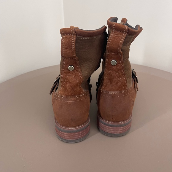 Ariat Brown Leather Boots with Plaid Lining - Picture 4 of 4